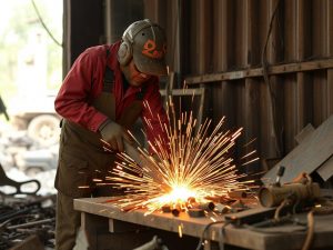 Резка металлолома: как из груды ржавчины сделать полезные заготовки и деньги